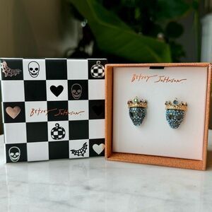 NWT Betsey Johnson Gold Crown Skull Earrings